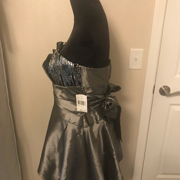 Teeze Me Silver/Black Strapless Cocktail Gown - Picture 4 of 7